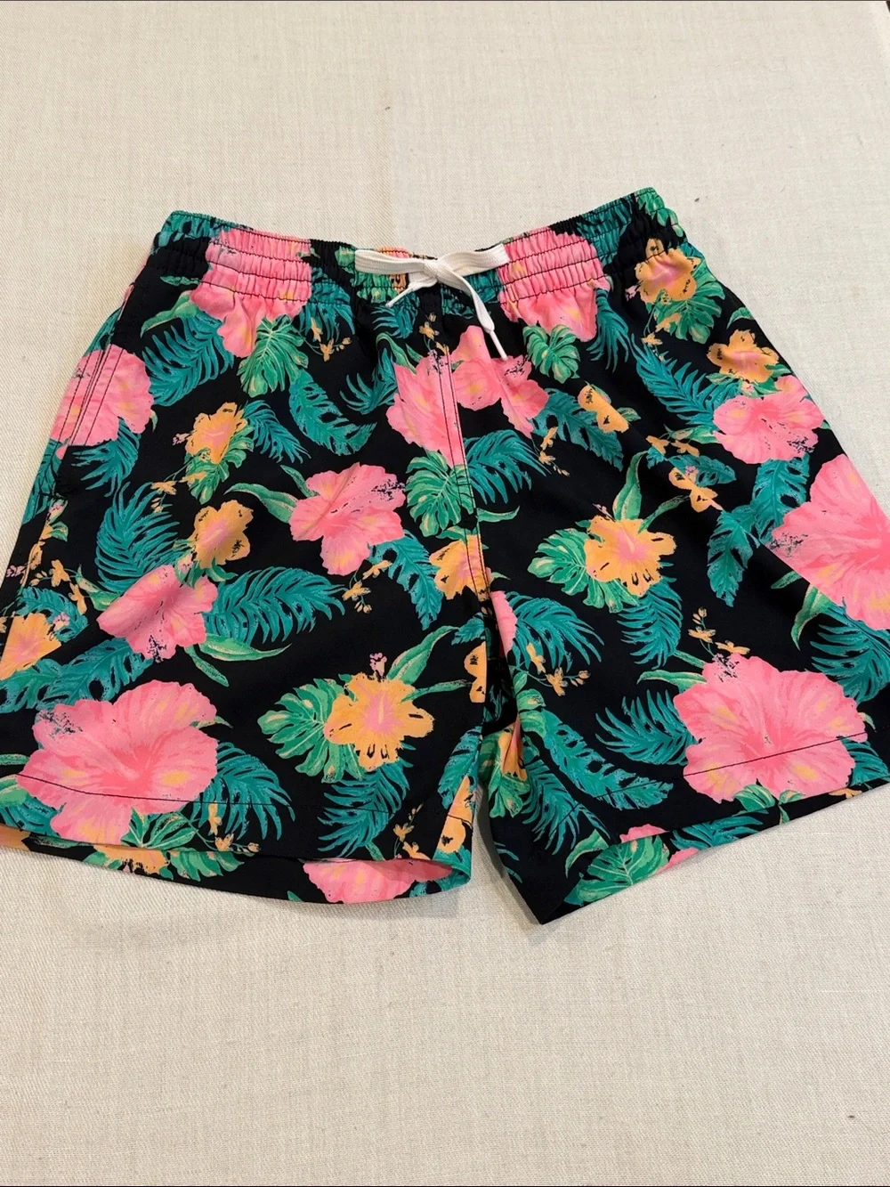 1108103 Chubbies Swim Trunks Sz S Black  Floral Surprises 5.5